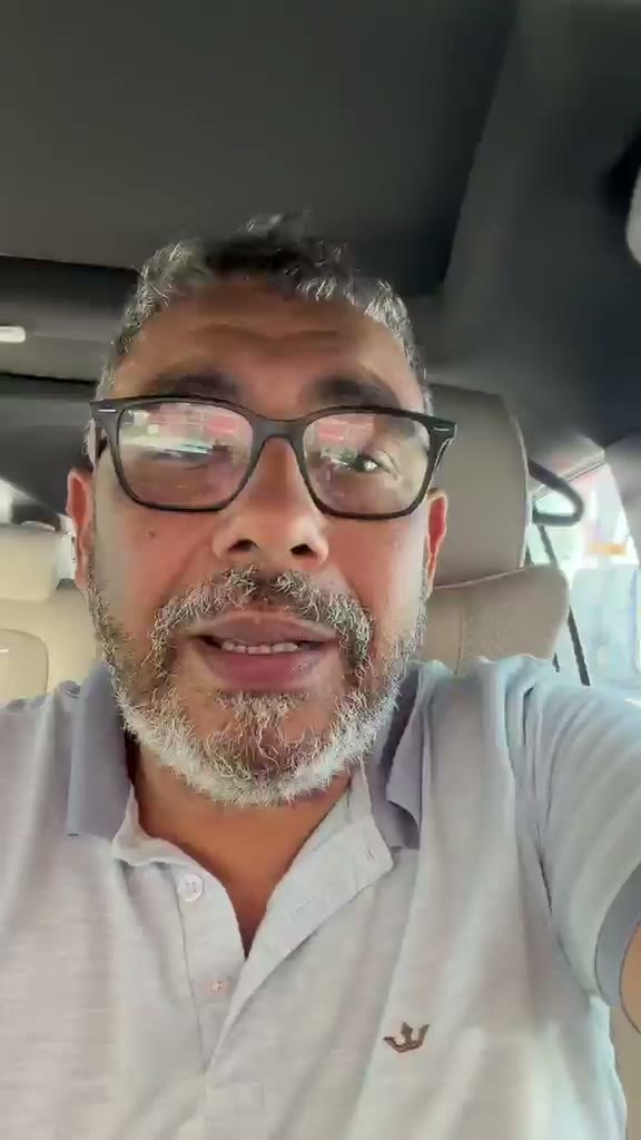 José Nildo gravando o depoimento no carro